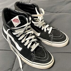 Vans Sk8-Hi women’s sz 9.5 Men’s Sz 8 black suede Excellent used condition